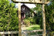 Pretty garden apartment in convenient and lovely Kerrisdale