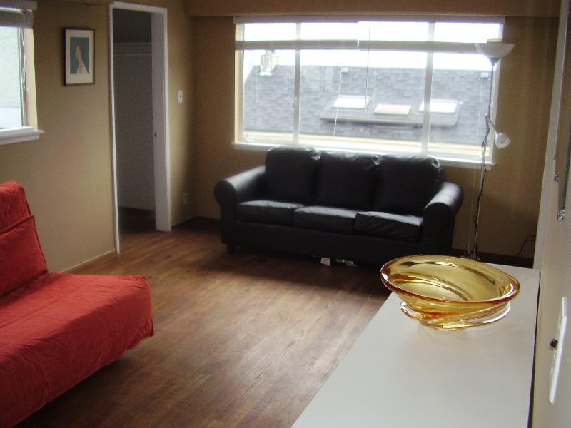 Photo Gallery for Bachelor Apartment in Kitsilano, Vancouver www